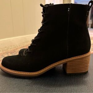 Toms women’s shoes size 8